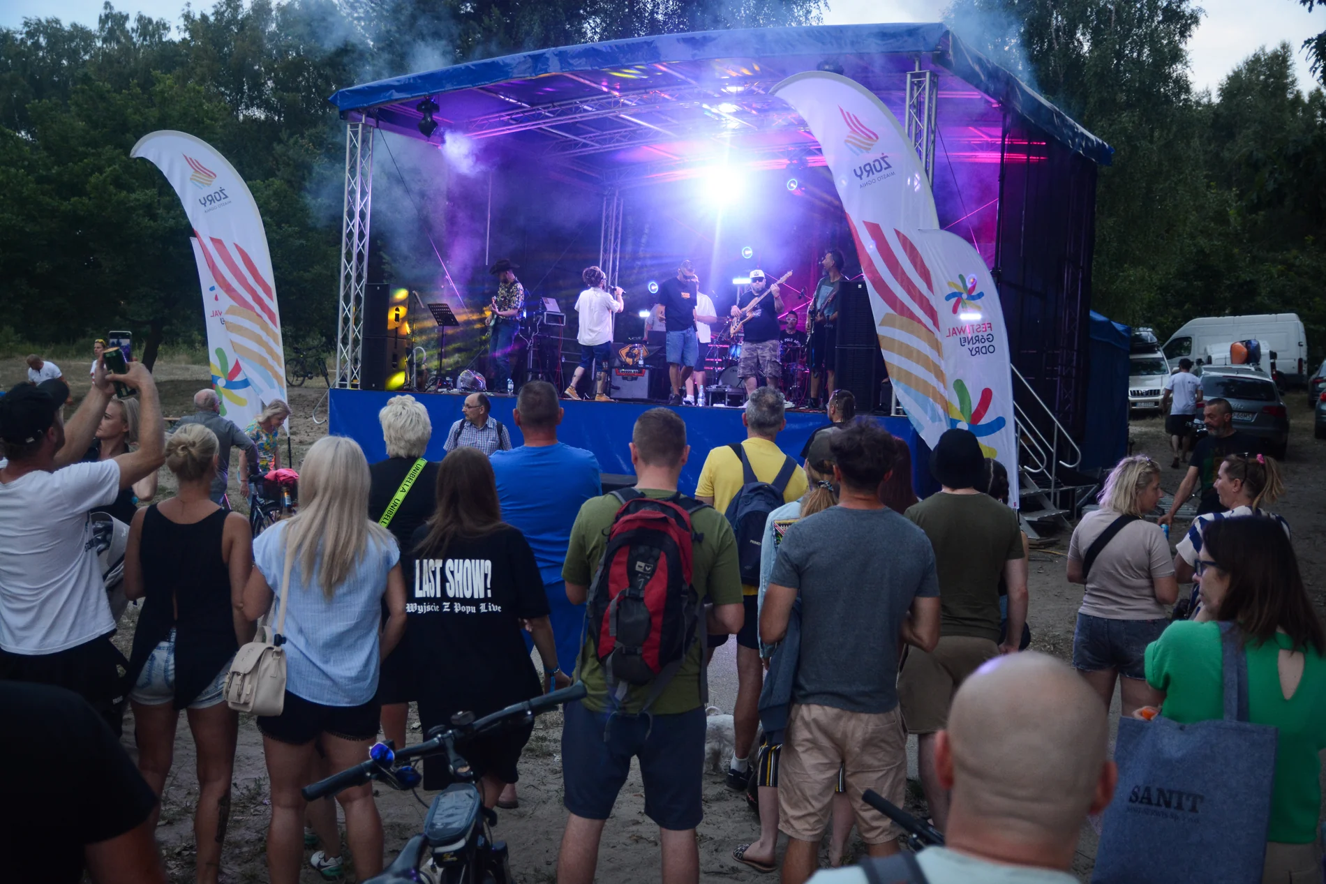 Pacho RastaBasta PROjekt na dużej scenie Festiwalu Górnej Odry, widok z publiczności